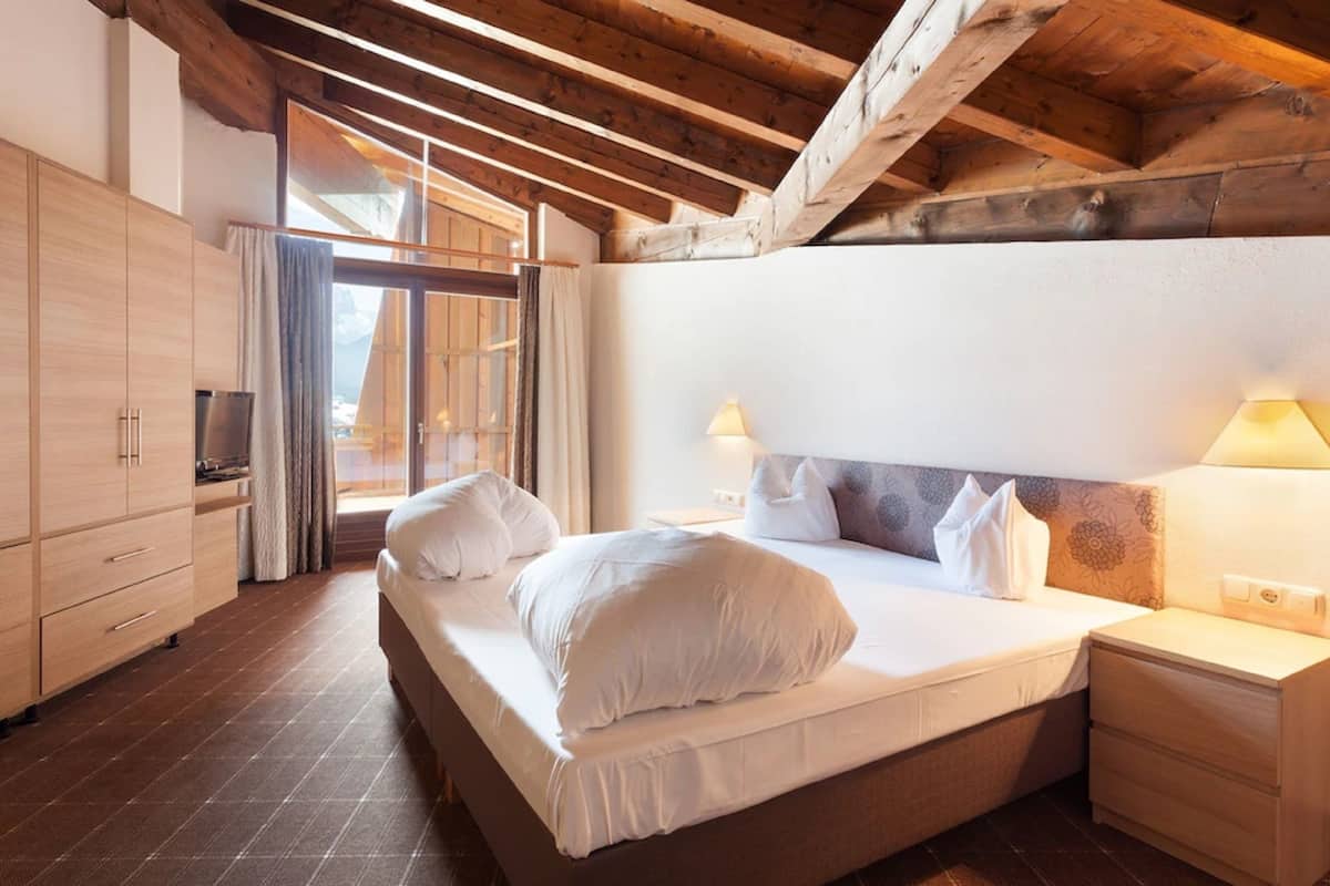 panoramic penthouse, 4 bedrooms, balcony, mountain view | 1 bedroom, in-room safe, desk, free wifi