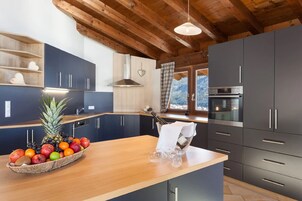 Panoramic Penthouse, 4 Bedrooms, Balcony, Mountain View | Private kitchen