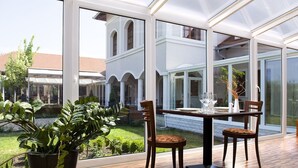 Pernikahan indoor