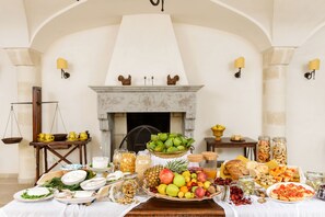 Breakfast buffet - Masseria Marzalossa (Fasano)