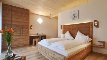 Premium bedding, minibar, in-room safe, desk