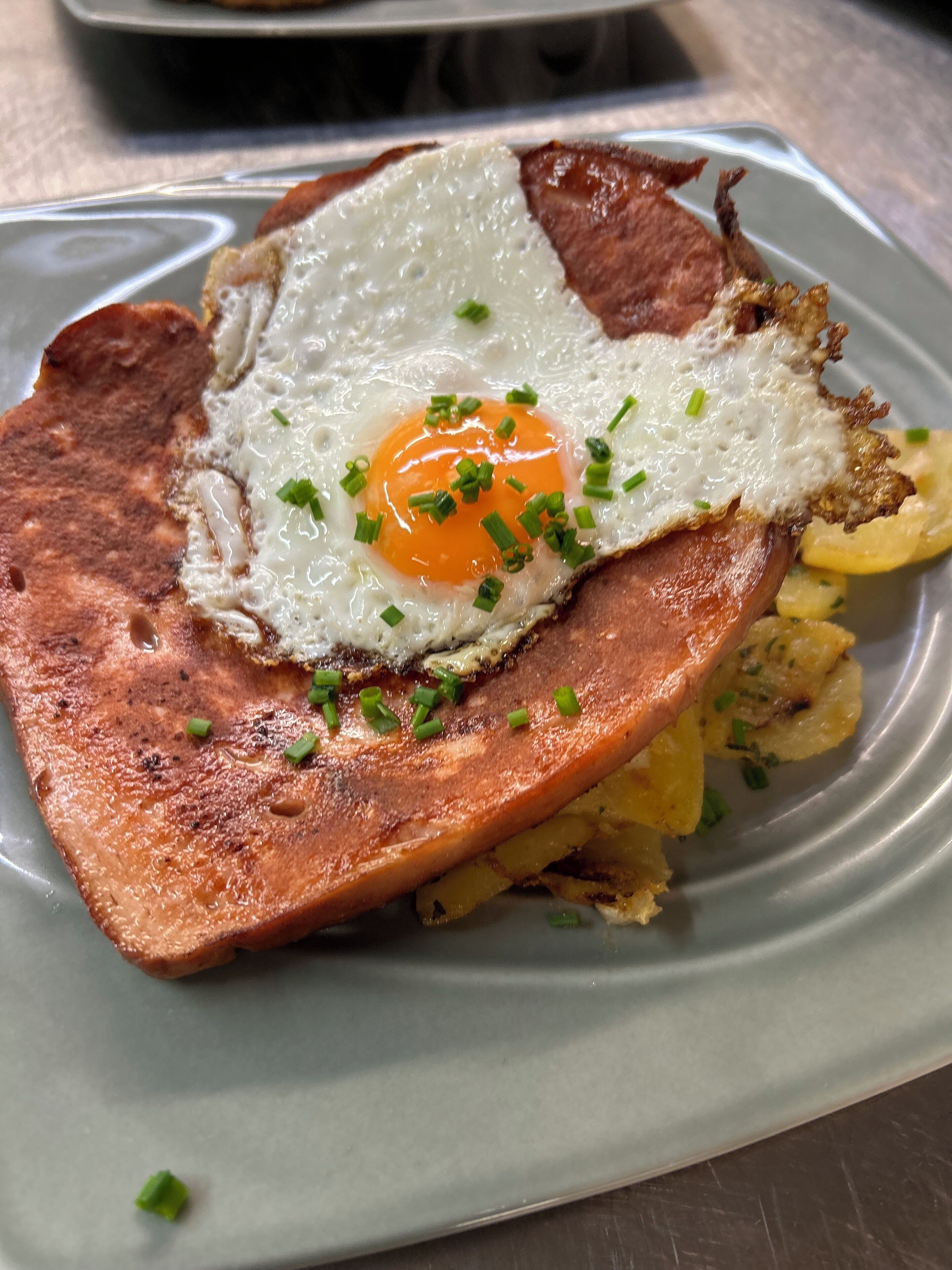 breakfast and dinner served, regional cuisine