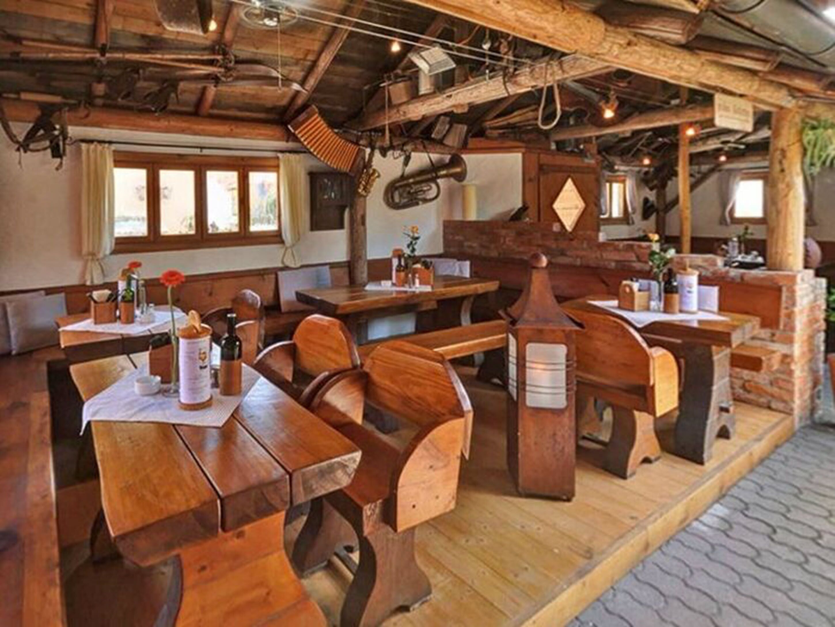 Se sirven desayunos, cenas y cocina regional 