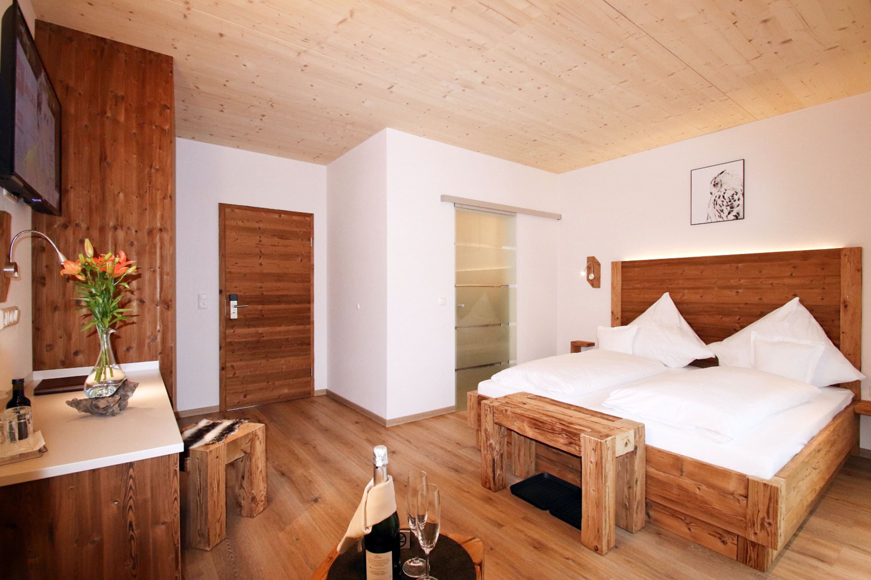 Premium bedding, minibar, in-room safe, desk