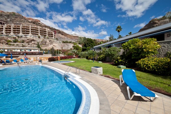 Außenpool, Liegestühle