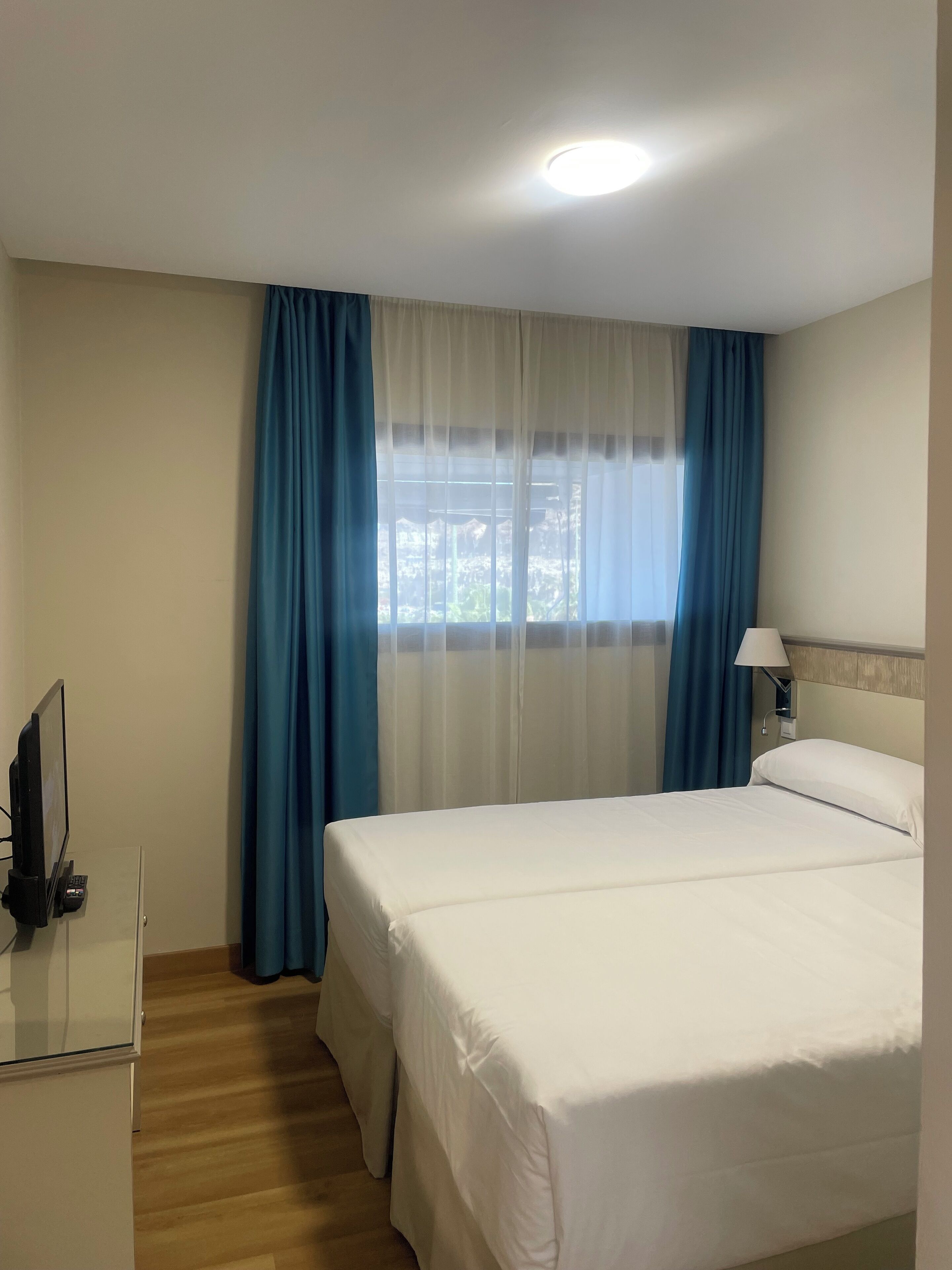 1 soverom, dundyner, safe på rommet og blendingsgardiner