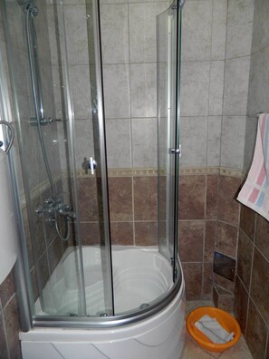 Studio, Balkon (For 3 People) | Dusche im Bad
