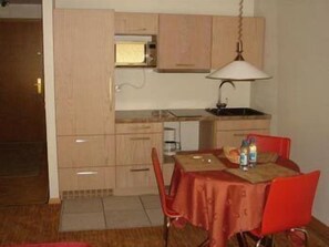 Studio, Kitchen | Private kitchenette | Fridge, microwave, stovetop, coffee/tea maker - Estinn Apartment (Tallinn)