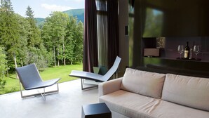 Junior Suite | Minibar, in-room safe, cribs (free), rollaway beds (surcharge) - Miura Hotel (Celadna)