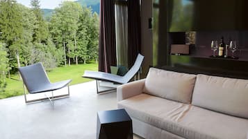 Junior Suite | Minibar, in-room safe, free cots/infant beds, rollaway beds