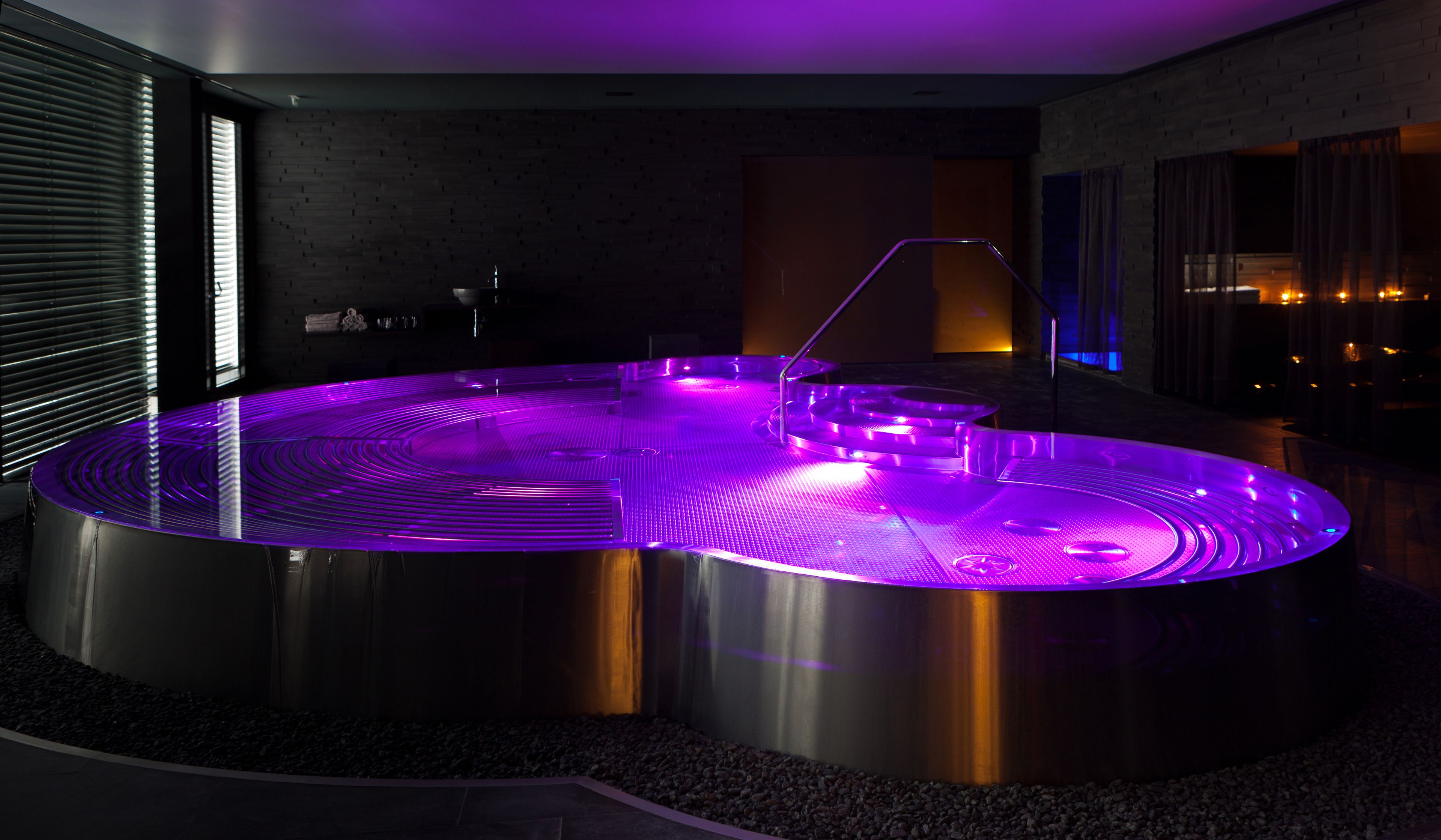 Sauna, hot tub, body treatments, hydrotherapy, aromatherapy, body wraps