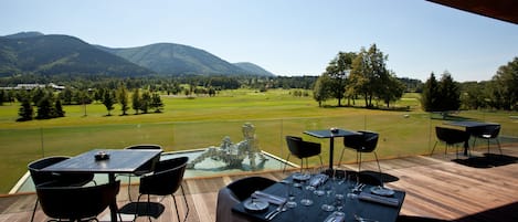 Frühstück, Mittagessen, Abendessen, Blick auf den Golfplatz