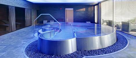 Indoor spa tub