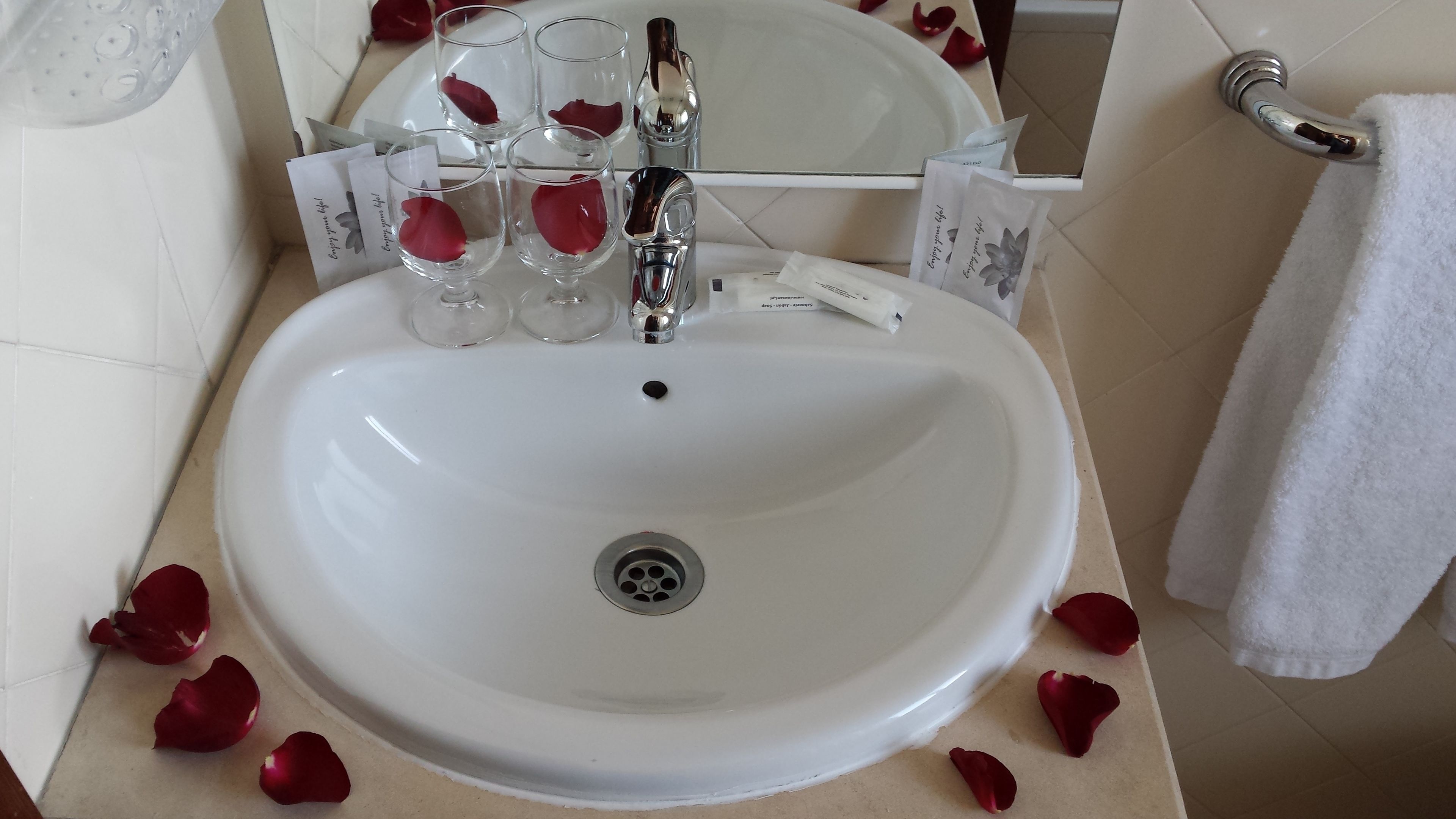 twin room (with extra bed) | in-room safe, desk, iron/ironing board, cots/infant beds