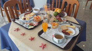 Free daily buffet breakfast