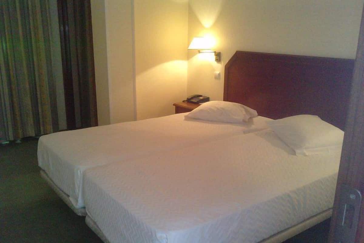 Zweibettzimmer (with Extra Bed)