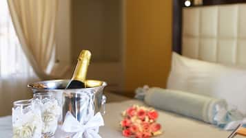 Premium bedding, down comforters, in-room safe, free WiFi