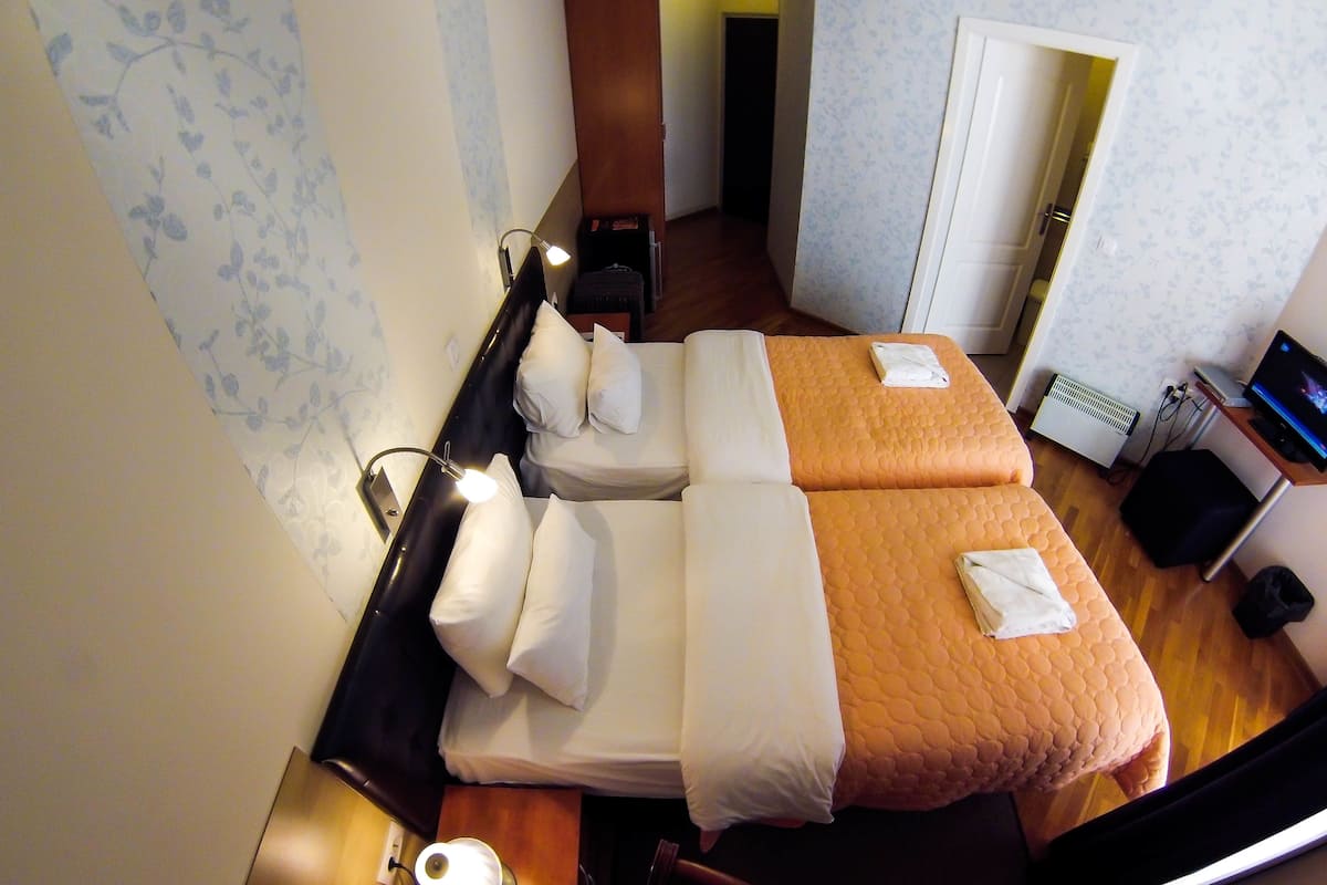 Kamer, 1 twee- of 2 eenpersoonsbedden | 1 slaapkamer, een minibar, individueel gedecoreerd