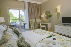 Sábanas de algodón egipcio y minibar 