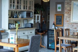 Honeymoon Room, 1 Bedroom (R3) | In-room business centre