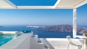 Pearl Honeymoon Suite, Top level, Caldera View, Private terrace (Secluded) | Private spa tub