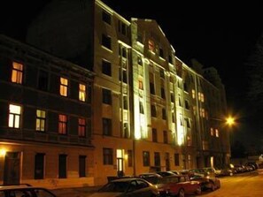 Façade de l’hébergement - soirée/nuit