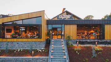 2 restaurants, breakfast, lunch, dinner served; barbecue
