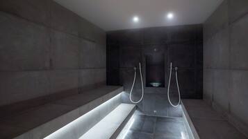 Sauna, hot tub, steam room, Turkish bath/hammam, deep-tissue massages