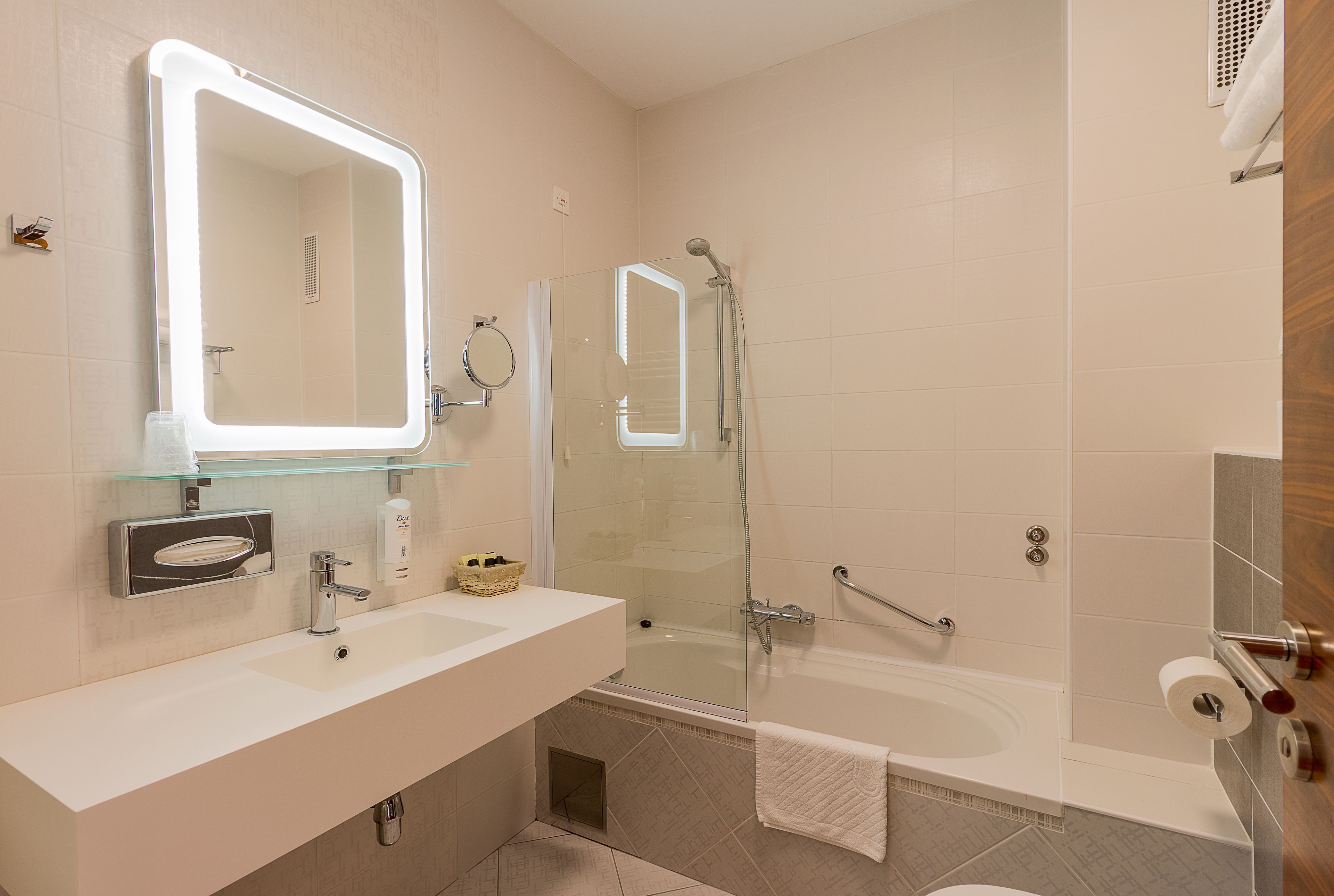 comfort double or twin room | bathroom | free toiletries, hair dryer, bathrobes, slippers