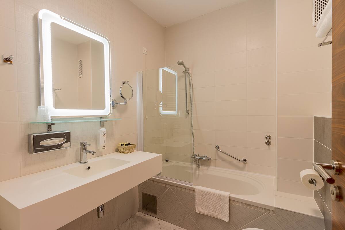 comfort double or twin room | bathroom | free toiletries, hair dryer, bathrobes, slippers