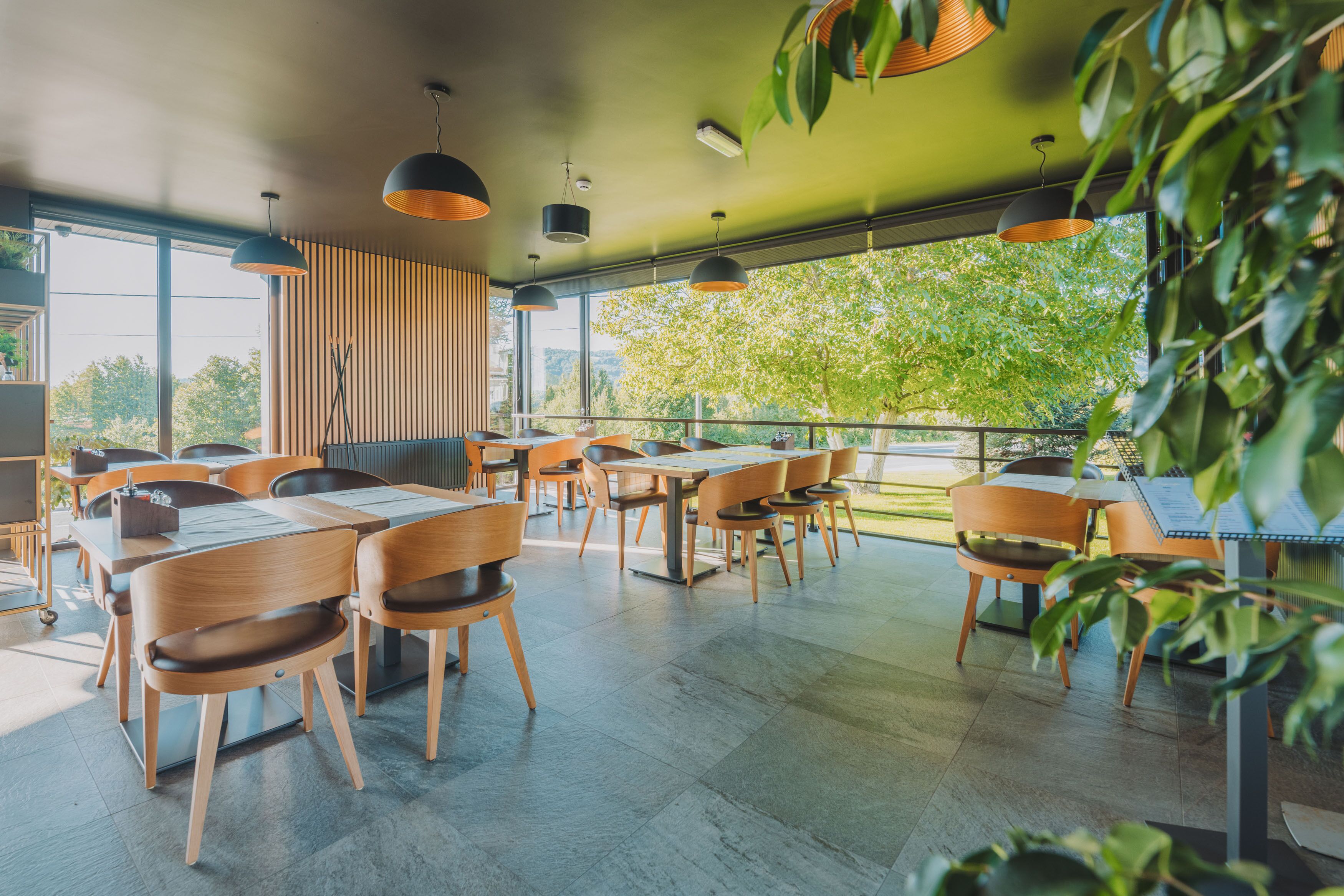 2 restaurants, breakfast, lunch, dinner served; barbecue