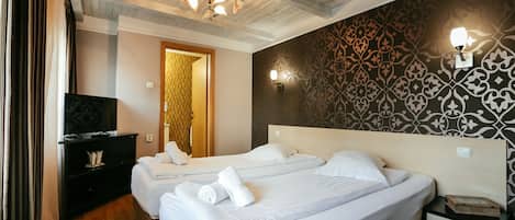 Dobbelt- eller tomannsrom | Skrivebord, lydisolert, strykejern/-brett og wi-fi (inkludert)