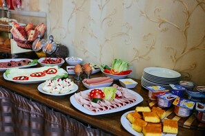 Petit déjeuner buffet servi tous les jours en supplément