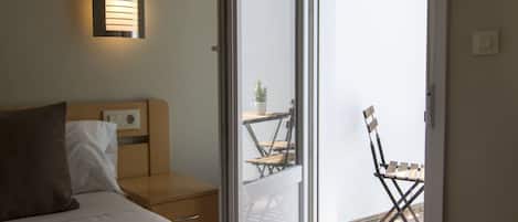 In-room safe, desk, laptop workspace, soundproofing