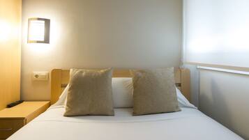 Single Room, 1 Double Bed | In-room safe, desk, laptop workspace, soundproofing