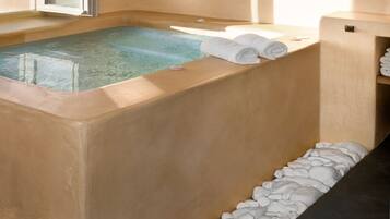 Junior Studio Suite, Hot Tub (Star) | Room amenity