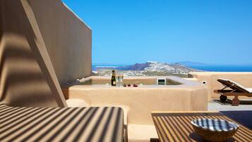 Studio Suite, Hot Tub (Midday) | View from room