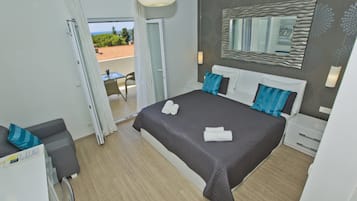 Comfort Double Room, Terrace, Partial Sea View | 1 bilik tidur, peralatan tempat tidur hipoalergenik, meja