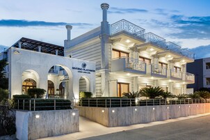 Fachada del alojamiento - Noche