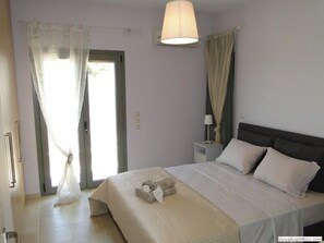 Villa, 4 slaapkamers | Geluiddichte muren, een strijkplank/strijkijzer, gratis babybedden