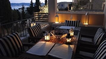 Villa, 4 Bedrooms | Terrace/patio