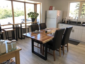 Fridge, microwave, stovetop, coffee/tea maker - The Inn on College (Saskatoon)