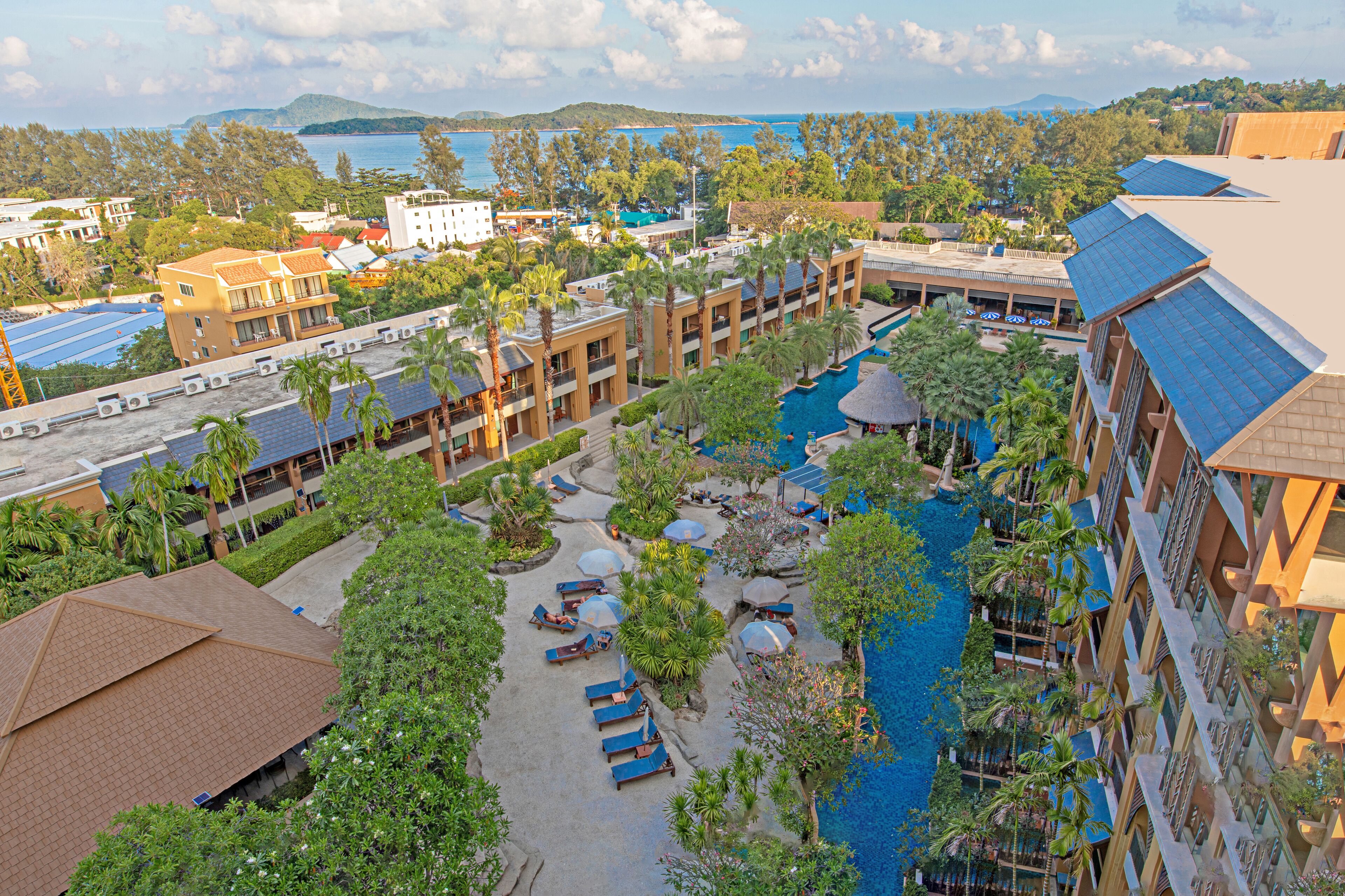 3 outdoor pools, pool umbrellas, pool loungers