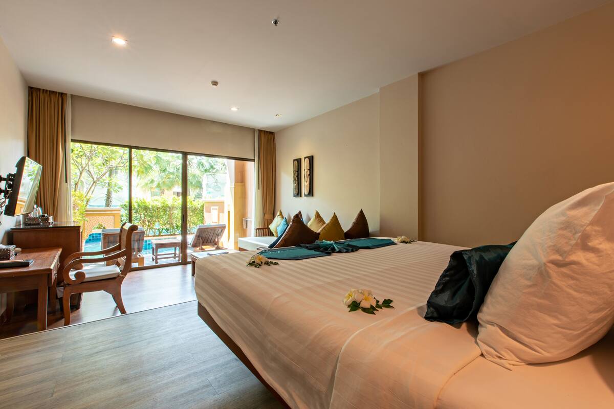 Deluxe Room, Pool Access | Pillowtop beds, minibar, in-room safe, desk