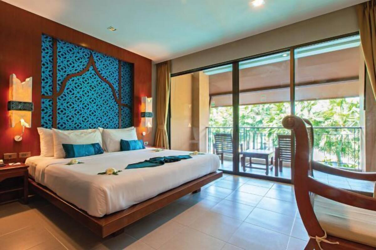 Pillowtop beds, minibar, in-room safe, desk
