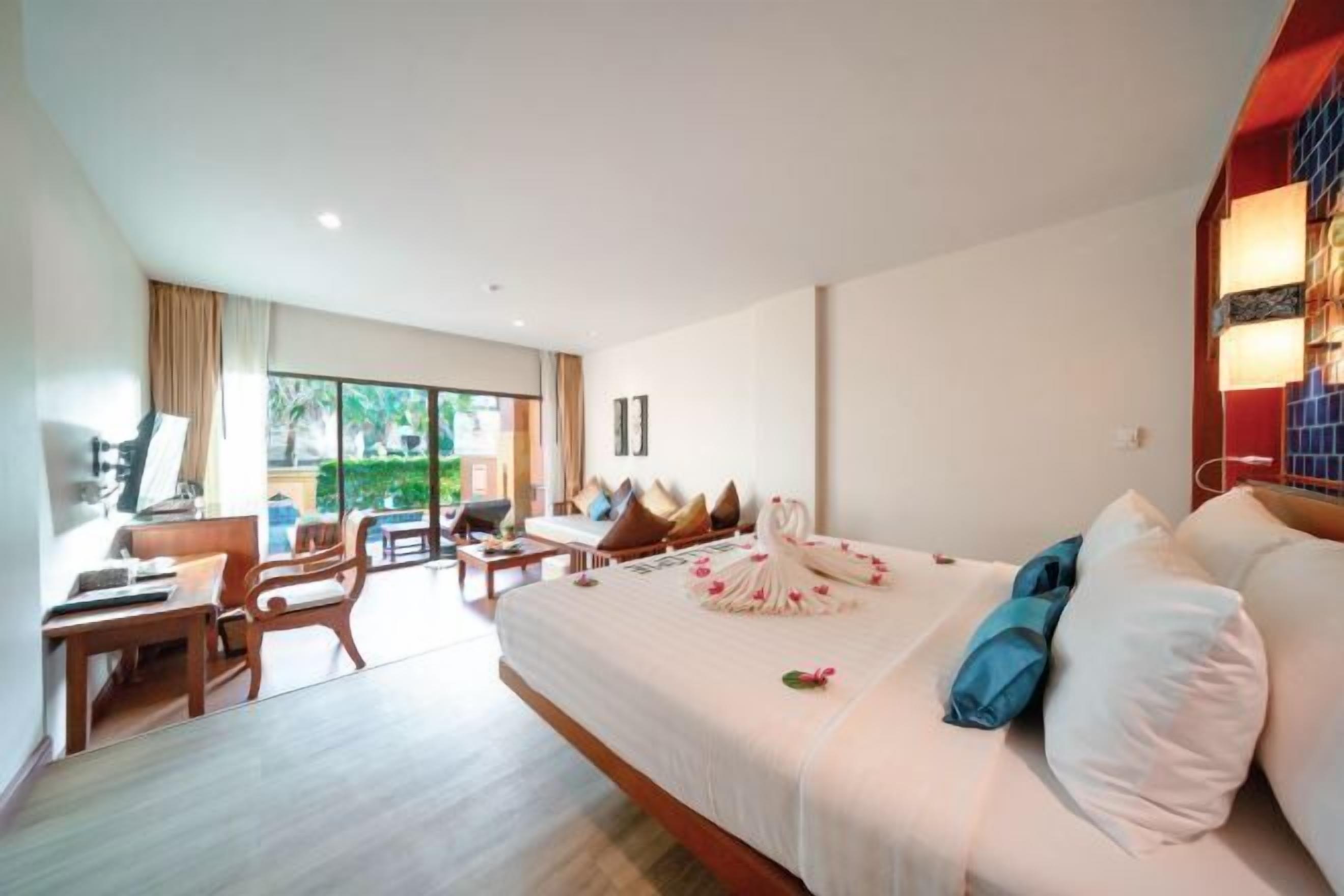 Bäddmadrasser, minibar, värdeförvaringsskåp på rummet och skrivbord