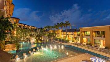 3 utomhuspooler, parasoller och solstolar