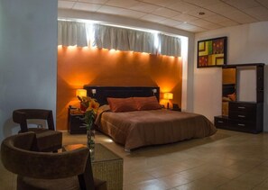 Edredons de pluma, cofres nos quartos, cortinas blackout