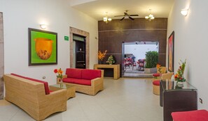 Lobby lounge
