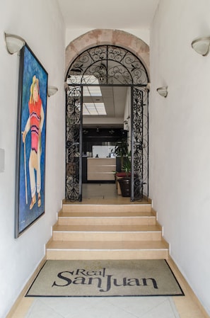 Property entrance - Hotel Real San Juan (Morelia)